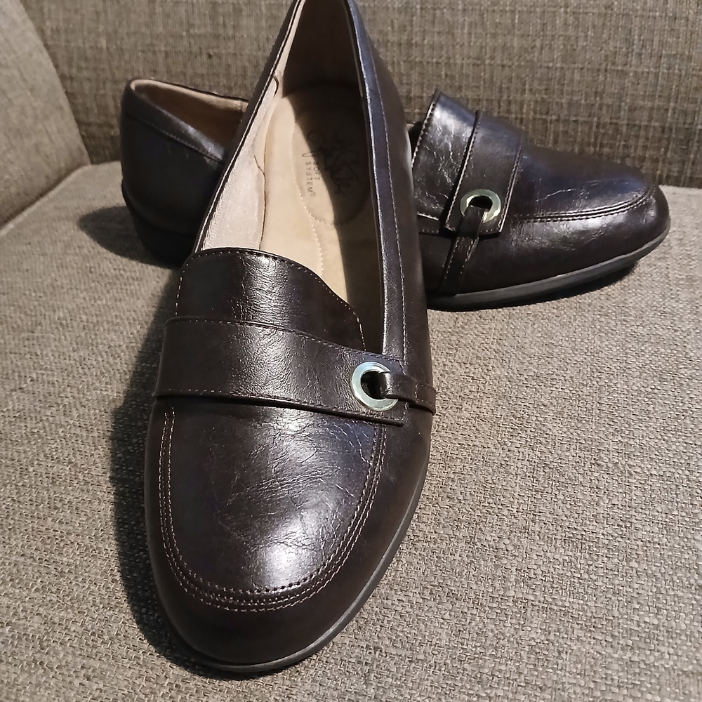 Life Stride Rich Brown Leather Loafers.  Size 9M.